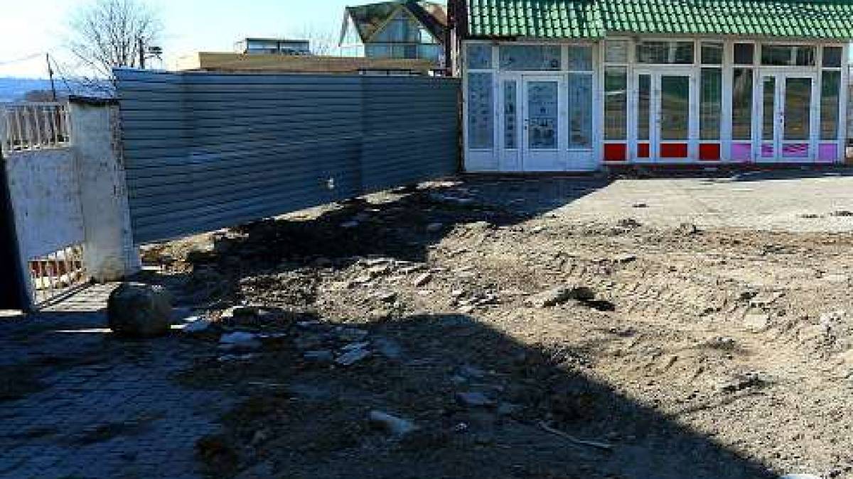 В Запорожье полностью прекратил свою работу Вознесеновский рынок (фото)