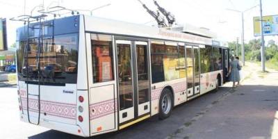 Електротранспорт перевозить пасажирів безкоштовно, автобуси працюють з обмеженням