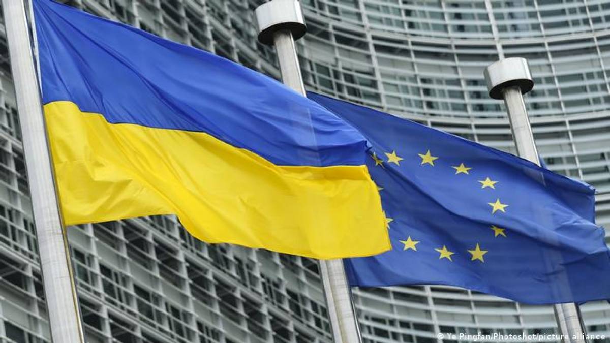 Європейська Комісія пропонує тимчасовий захист для людей, які тікають від війни в Україні, та рекомендації щодо прикордонних перевірок