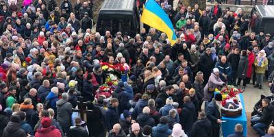 В Енергодарі прощаються з загиблими захисниками атомної станції