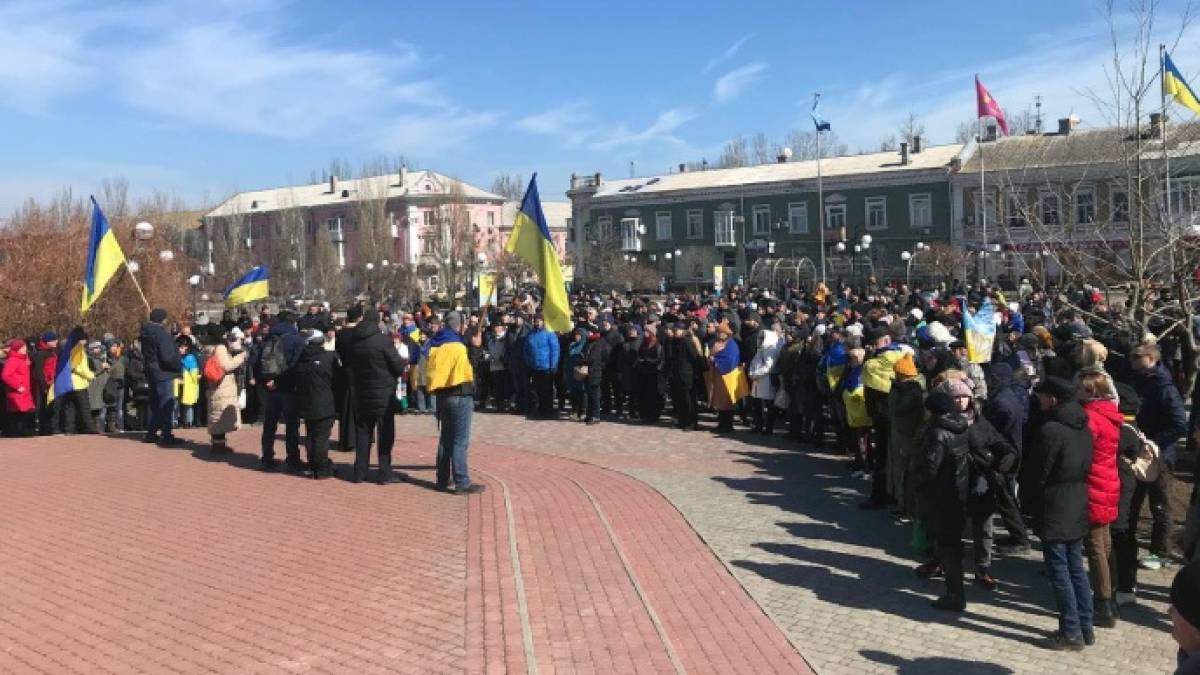 “Бердянск – это Украина”: в оккупированном городе митингуют тысячи человек