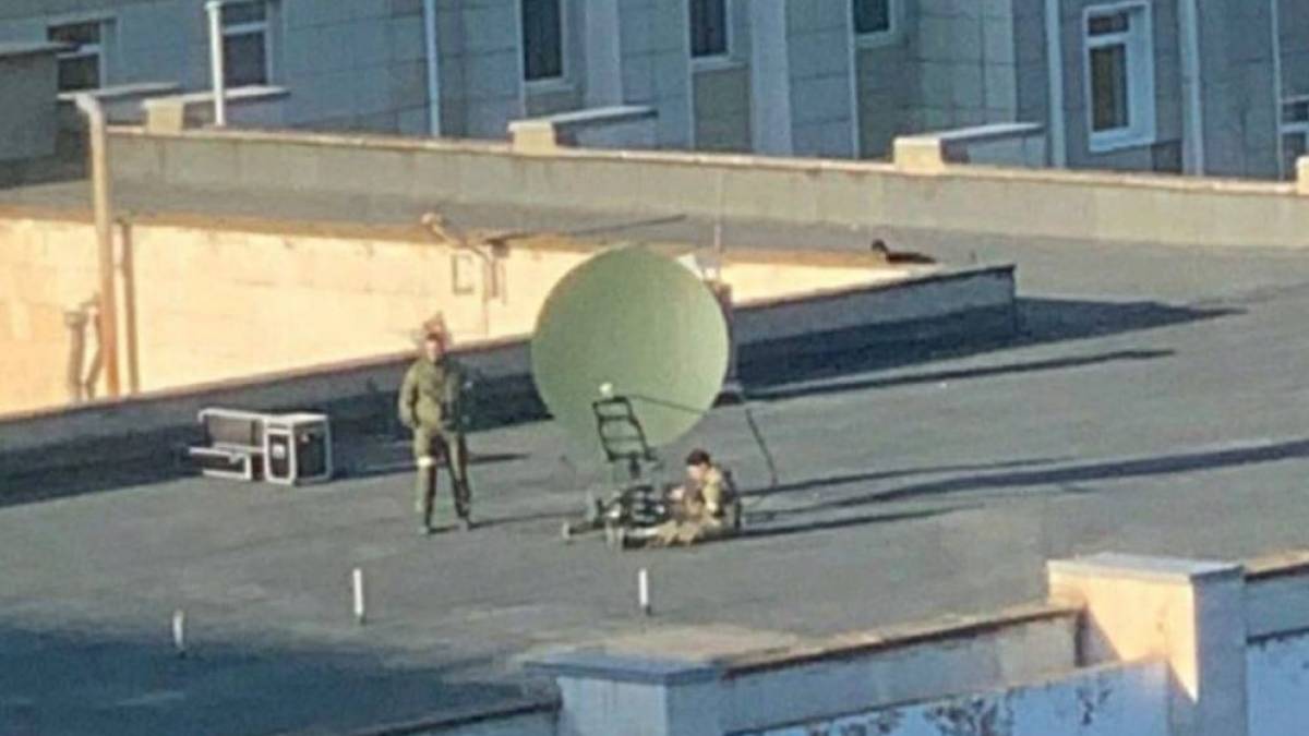 В Энергодаре оккупанты установили спутниковую тарелку, чтобы проводить агитацию