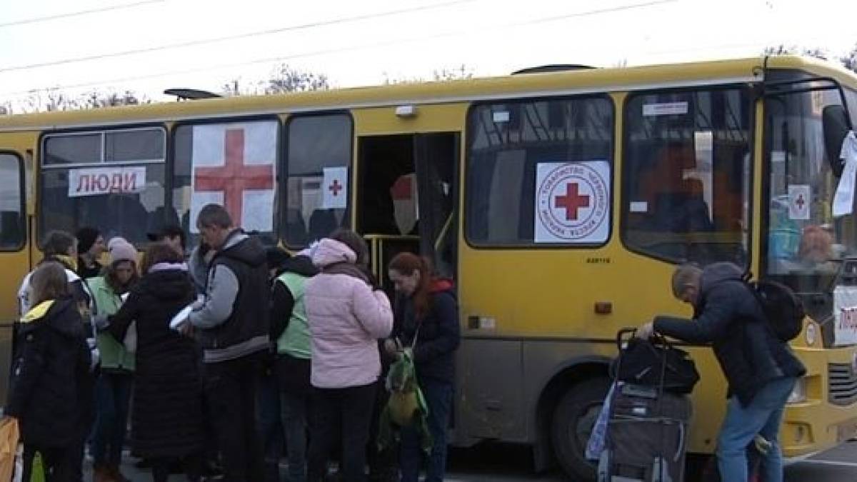 Запорізькі волонтери про евакуйованих: “Кожна сім’я – це трагедія”