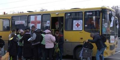 Запорізькі волонтери про евакуйованих: “Кожна сім’я – це трагедія”