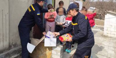 Запорізькі рятувальники доставили допомогу до Василівки