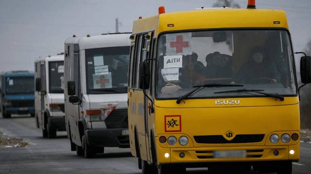 Евакуаційна колона з 42 автобусами вирушила з Бердянська до Запоріжжя.