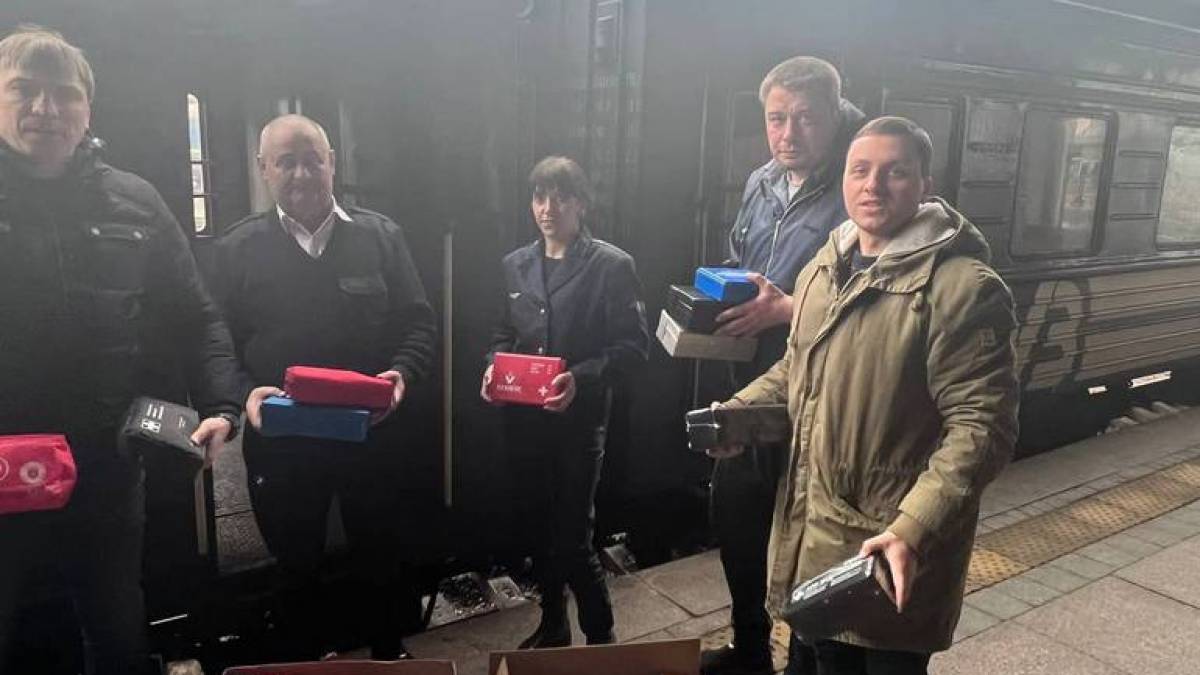Ще 350 аптечок розподіляються по українських вокзалах та поїзних бригадах