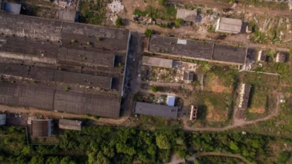 В Мелитополе рашисты размещают свою технику вблизи жилых кварталов
