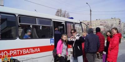Запорізькі рятувальники допомогли евакуюватися надзвичайній родині