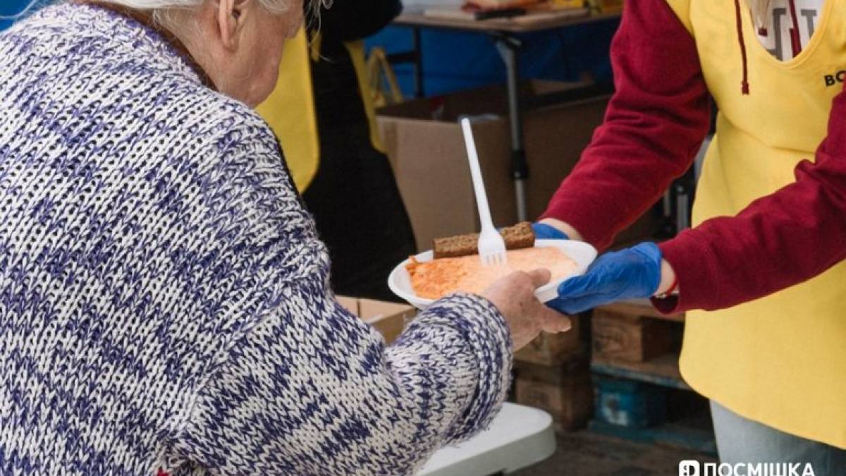 У запорізькому гуманітарному штабі з’явився простір мобільного харчування