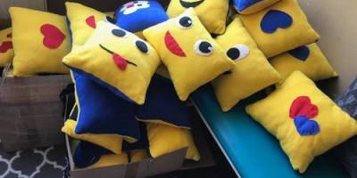 Молодь з міста-партнера Бердянська шила веселі подушки для дітей українських біженців