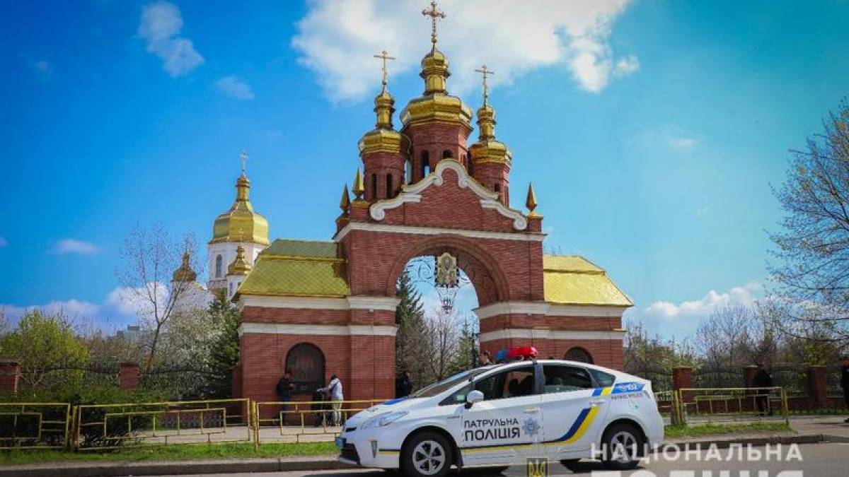 На Запоріжжі у Великодні свята за правопорядком слідкували понад 500 поліцейських