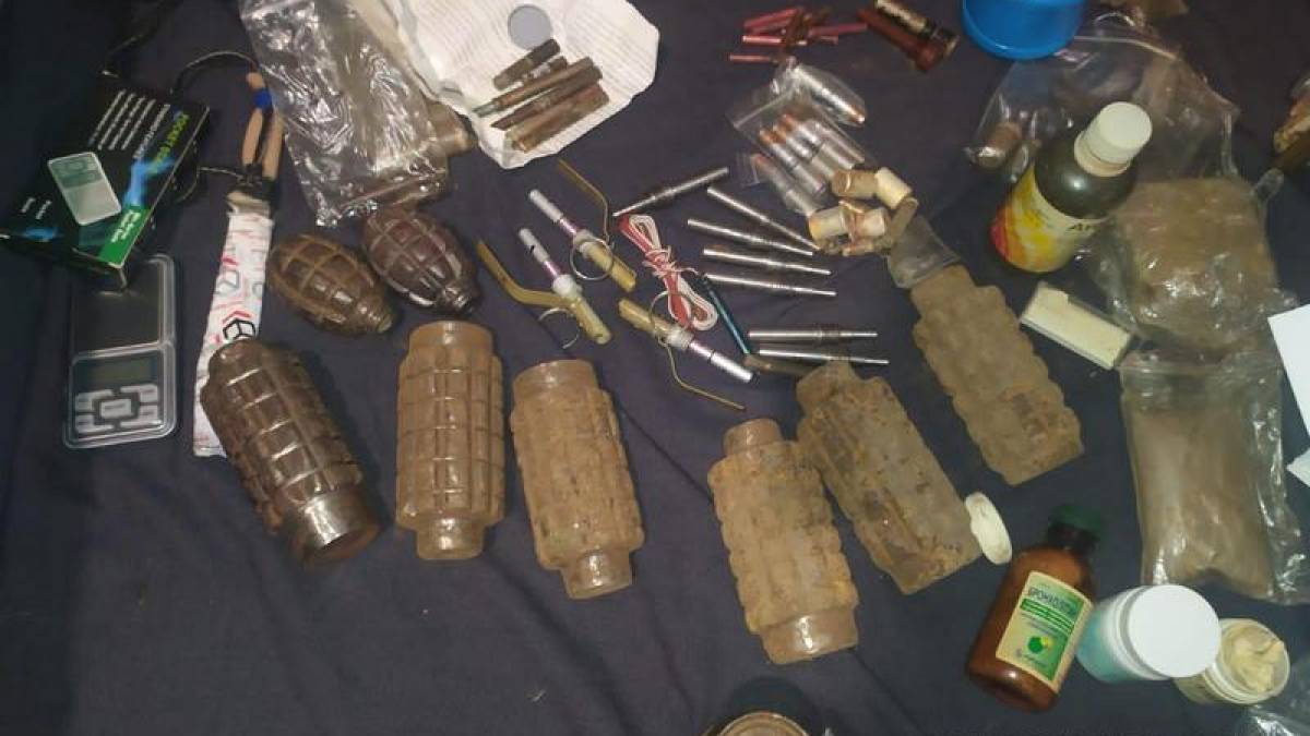 У Запоріжжі поліцейські вилучили боєприпаси та вибухові речовини з квартири місцевого мешканця
