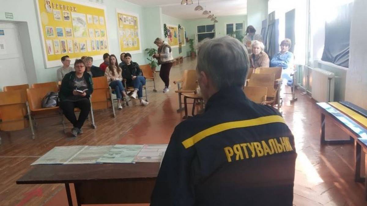 Запоріжців навчають правилам поводження з вибухонебезпечними предметами
