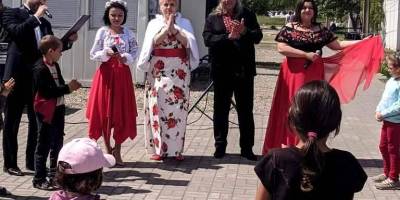 Артисти Запорізької філармонії радували жителів модульного містечка Південного району