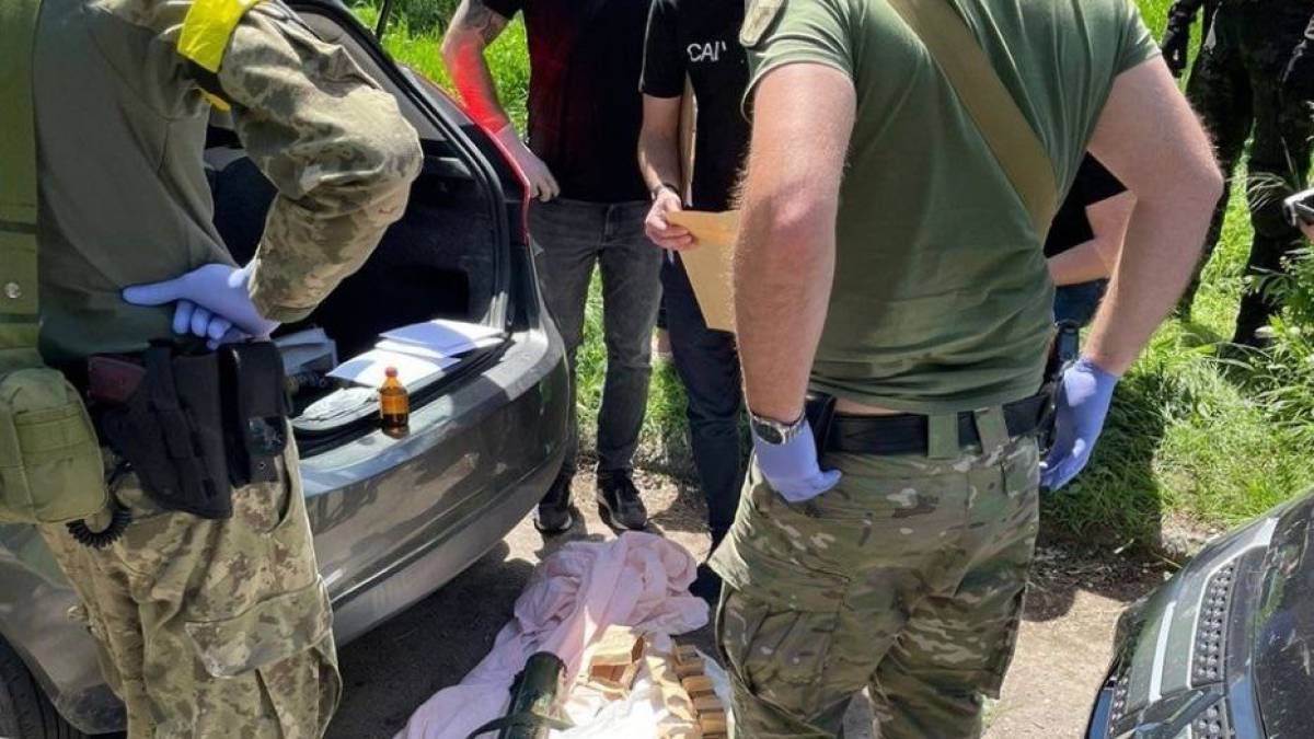 У Запорізькій області затримано співробітника ДСНС, що підозрюється у  торгівлі зброєю