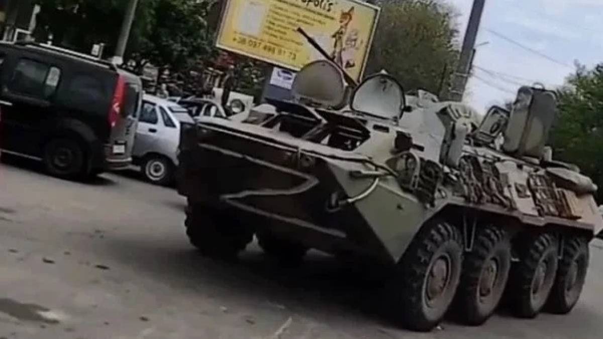 В Запорізькій області рашисти влаштували ДТП на БТРі