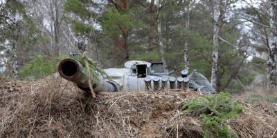 На Запоріжжі, біля Василівки, ворог закопує танки свої…