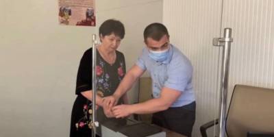 Стало известно, кто в Мелитополе организовывает выдачу паспортов страны-агрессора