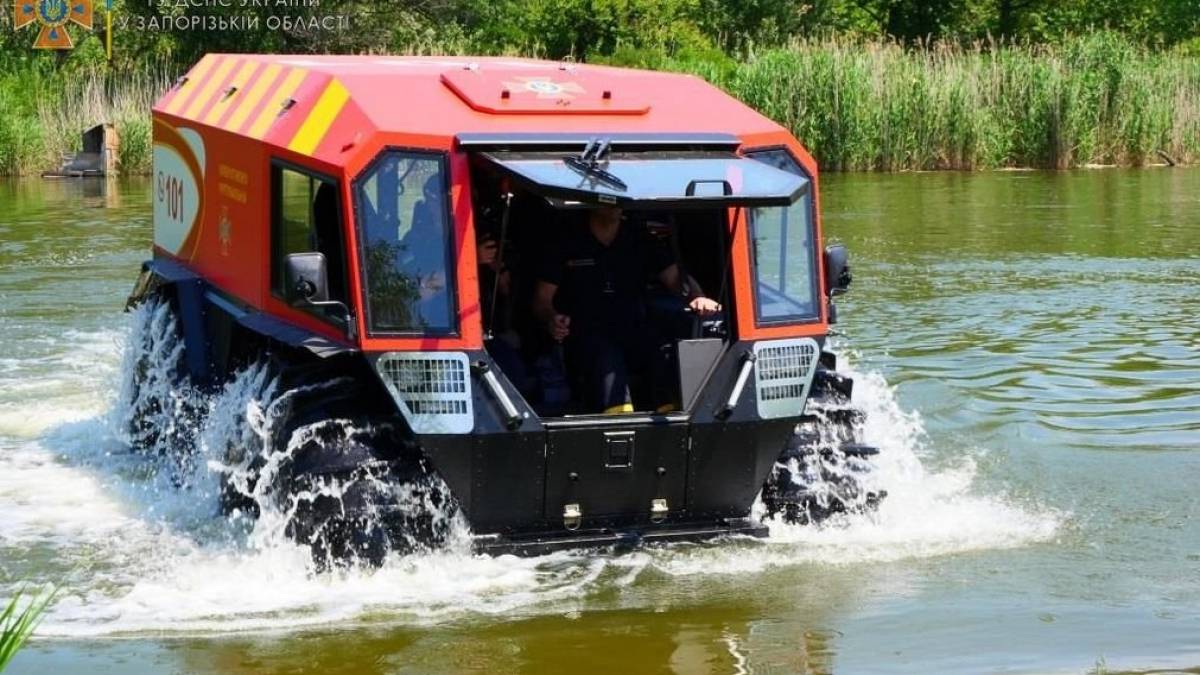 Запорізькі рятувальники отримали унікальний снігоболотохід «Богун 2»