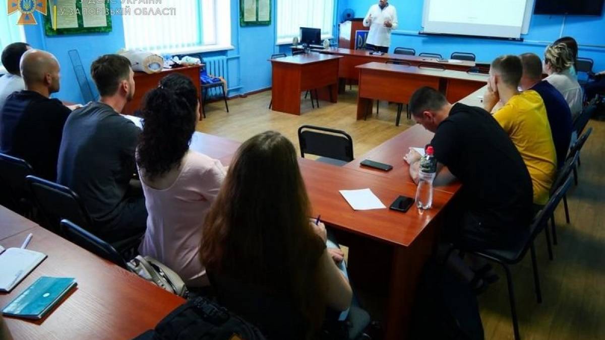 У Запоріжжі продовжується навчання для добровольців-рятувальників