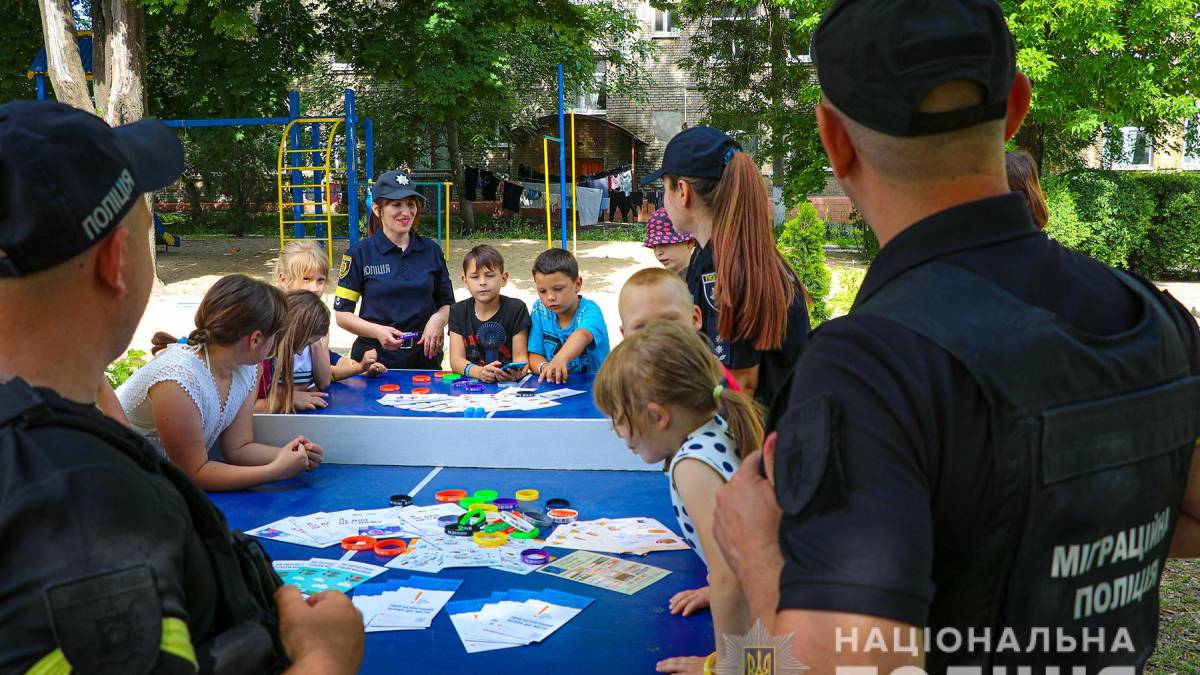 Запорізькі поліцейські провели для маленьких переселенців профілактичний захід