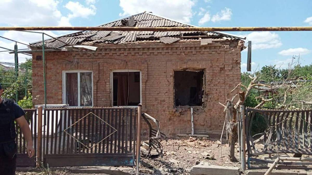 На Запорожье российские фашисты снова обстреляли город Орехов (фото)