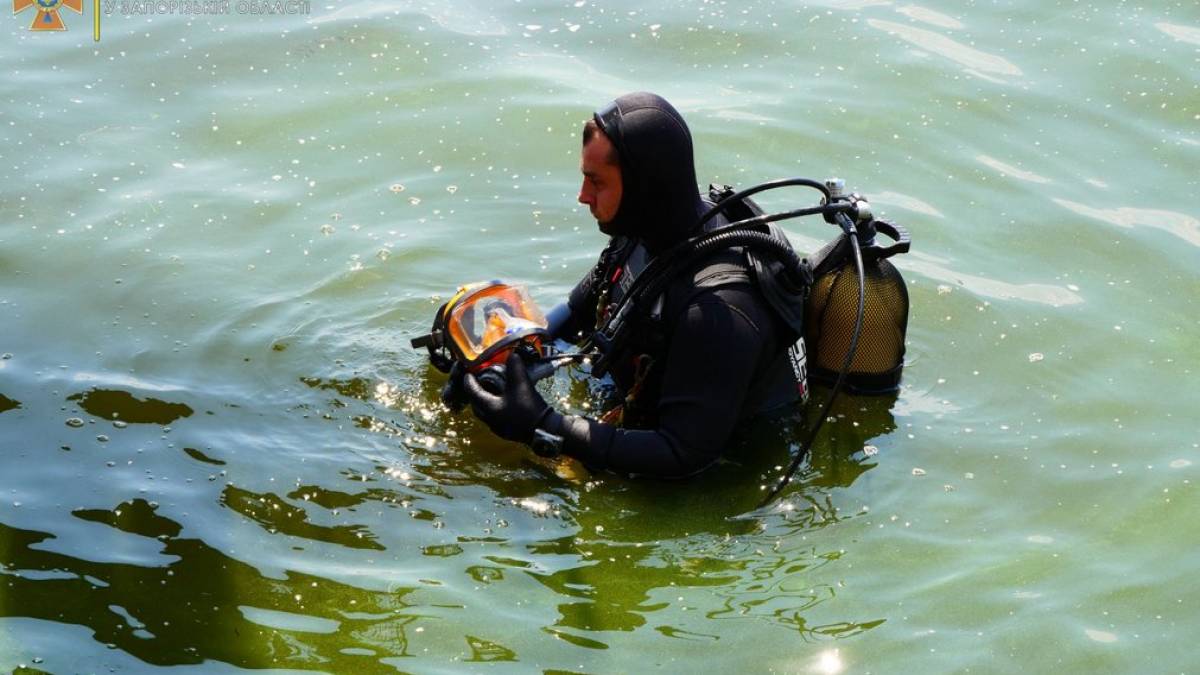 В Запорожье тренировались водолазы спецназа ГСЧС (фото)