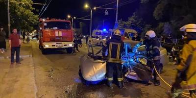 Три автівки зіткнулися у Запоріжжі незадовго до настання комендантської години