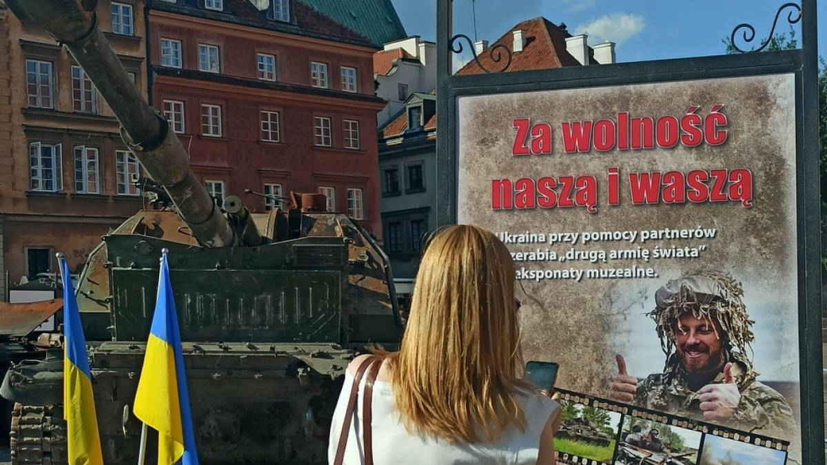 Спалені російські танки можна тепер оглянути і у Варшаві (фото)