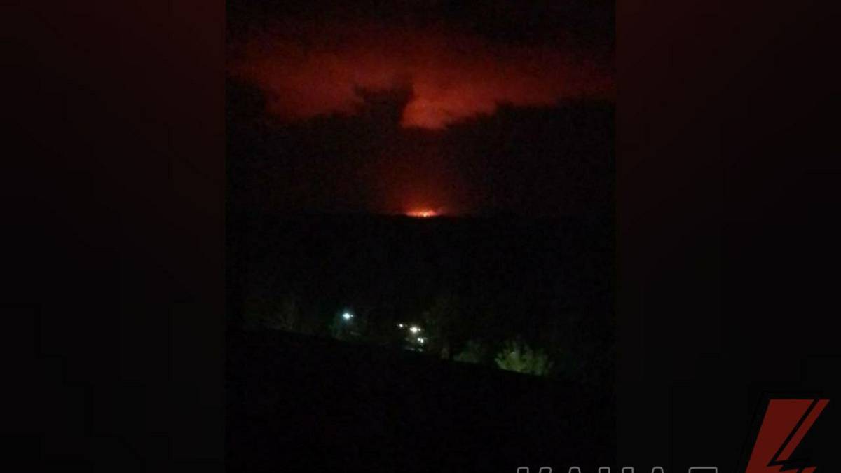 Над временно оккупированным Днепрорудным — зарево