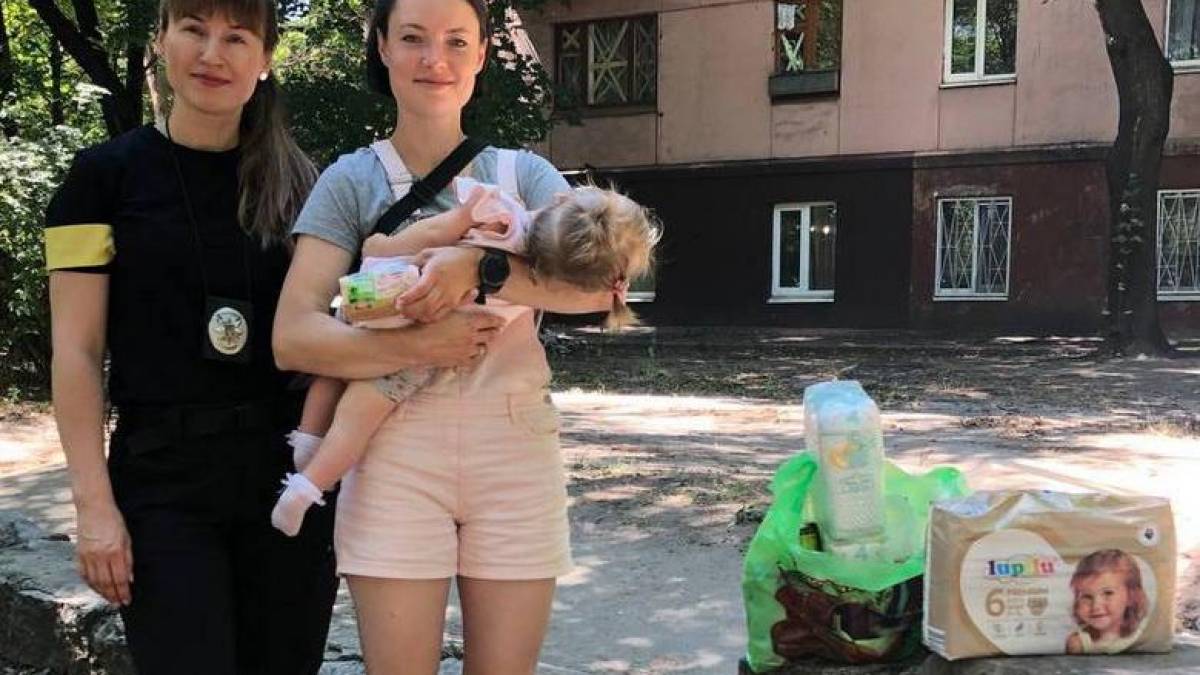 Поліцейські піклуються про родини, які  знайшли прихисток у Запоріжжі