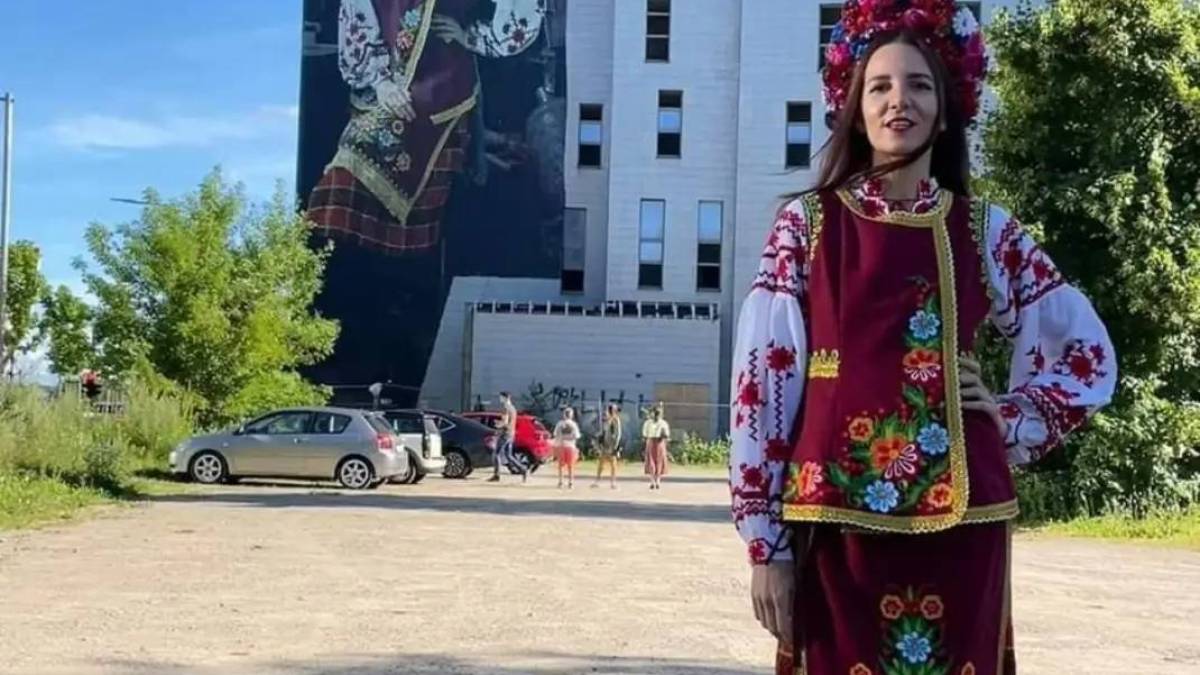 На «Домі москви» в Литві з’явився мурал із зображенням запорізької волонтерки
