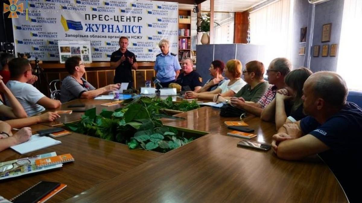 У Запоріжжі рятувальники провели навчальний тренінг «Безпека журналістів під час війни»