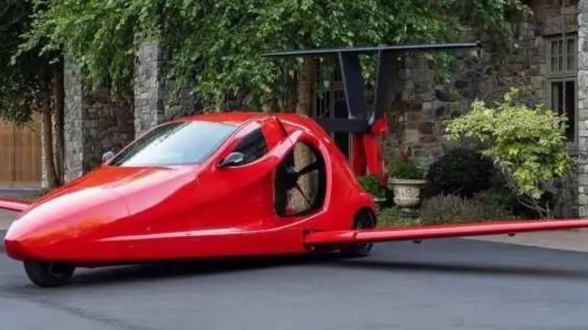 Створений триколісний спортивний автомобіль-літак