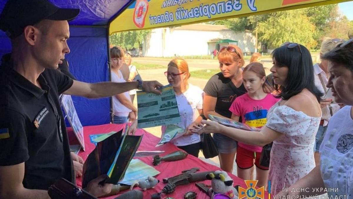 Запорізькі рятувальники продовжують навчати діям у разі надзвичайних ситуацій