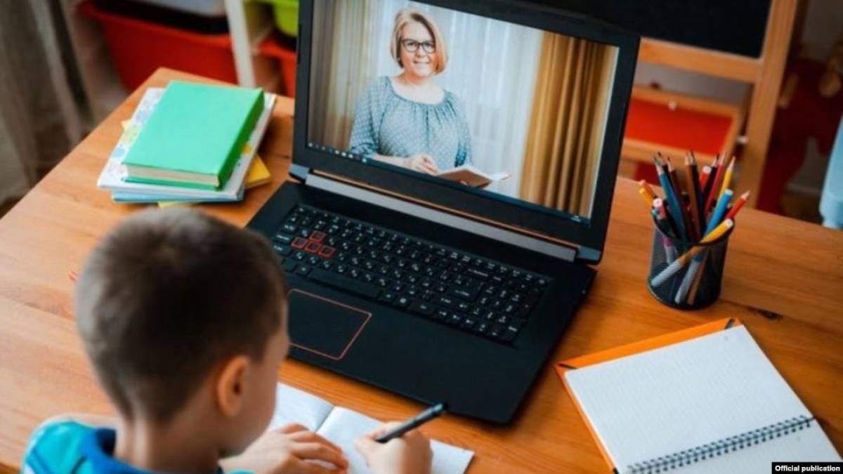 У Запорізькій області батьки та вчителі підтримують онлайн-навчання
