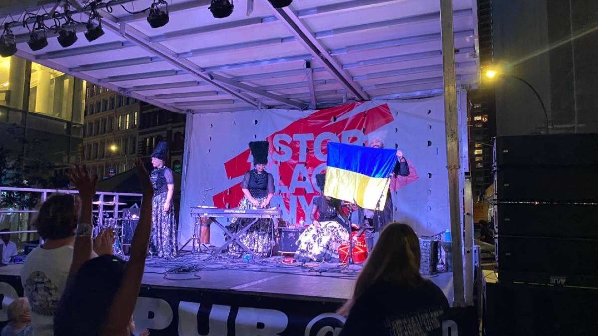 Гурт “ДахаБраха” дав концерт на центральній площі Нью-Йорка. Фото