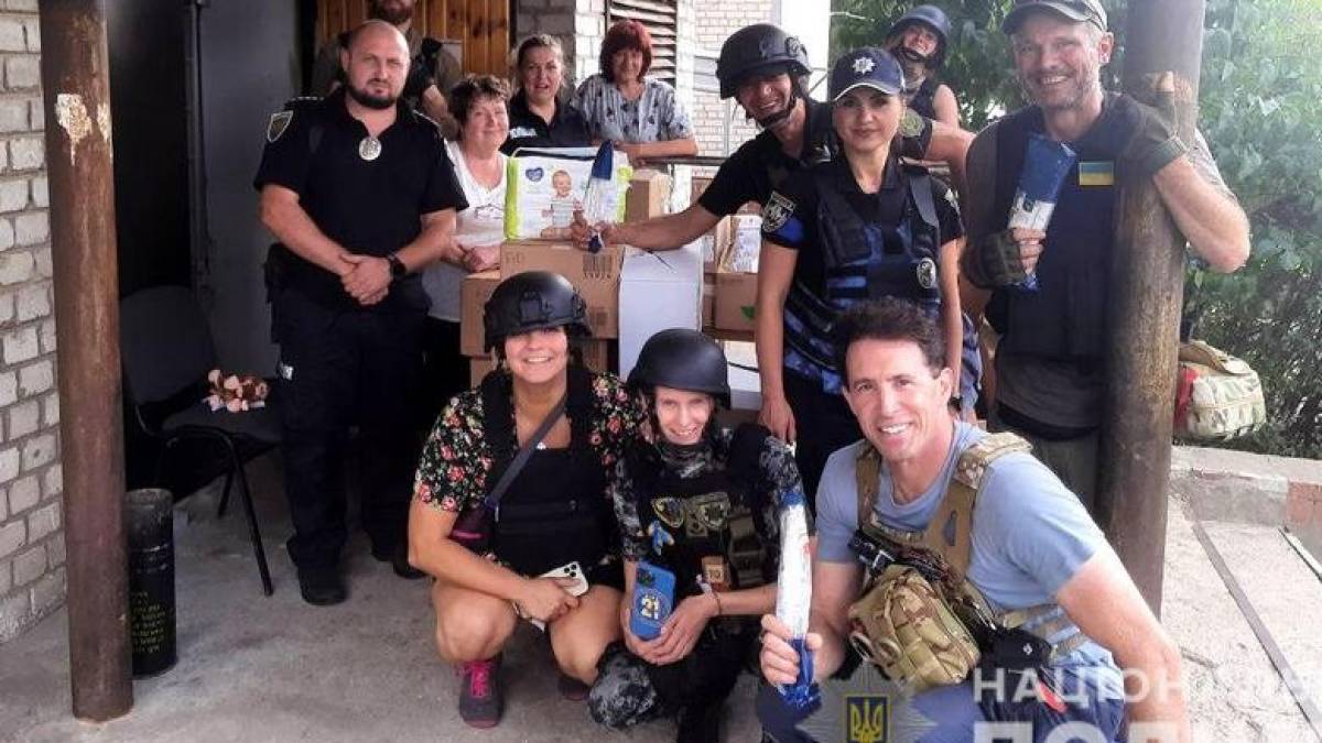 На Запоріжжі поліцейські та волонтери доставили  необхідну допомогу мирному населенню (фото)