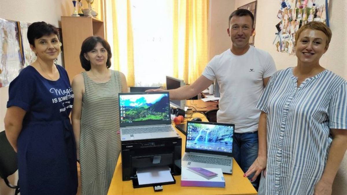 На Запоріжжі громада отримала комп’ютерну техніку для організації роботи мобільного офісу