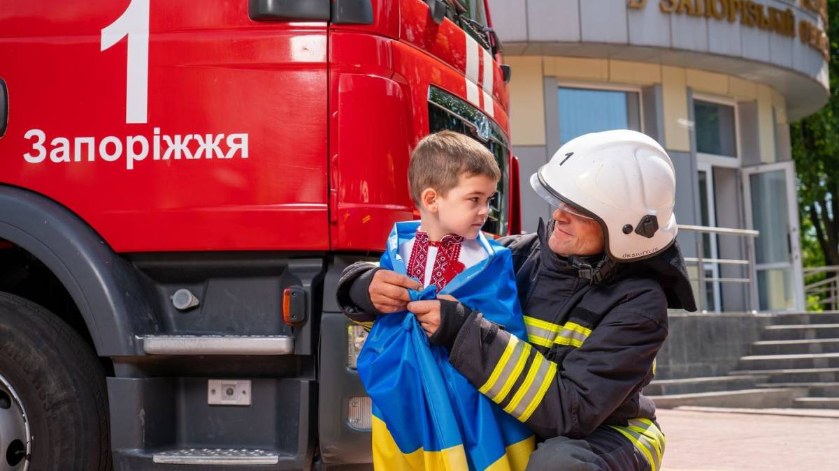 Під обстрілами та без зброї: як працюють запорізькі рятувальники під час війни