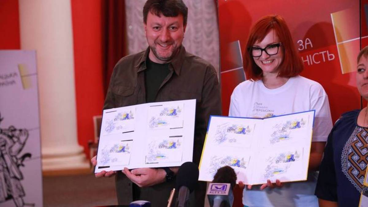 У Запоріжжі погасили новий блок патріотичних  марок від “Укрпошти