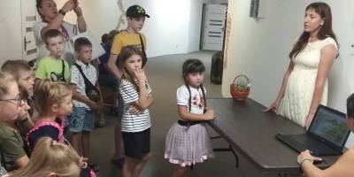 У Запорізькому обласному краєзнавчому музеї дітлахів зустрічали на музейних канікулах