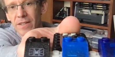 Компʼютер усередині «цеглинки» Lego