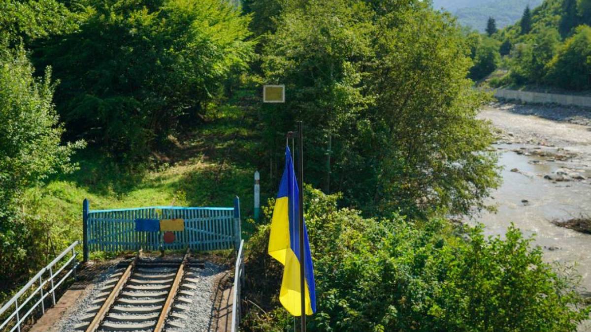 Україна відновила закинуту залізницю у Карпатах