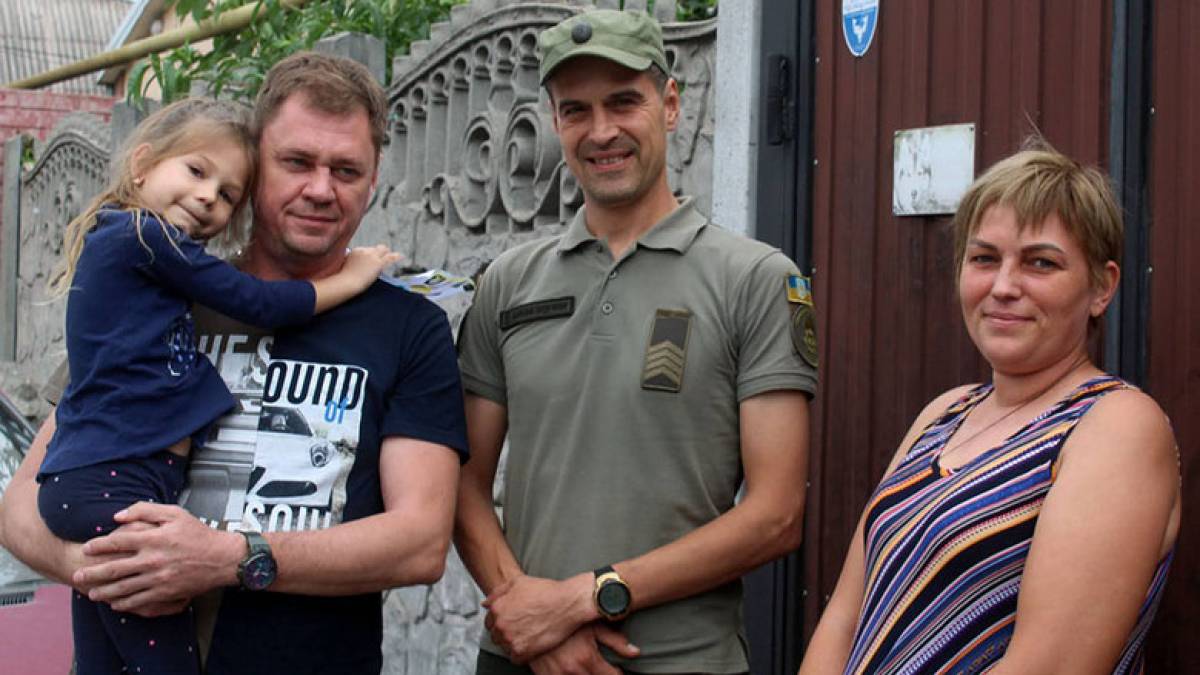 Шестирічна мешканка Запоріжжя розбила свою скарбничку і гроші з неї віддала Нацгвардії