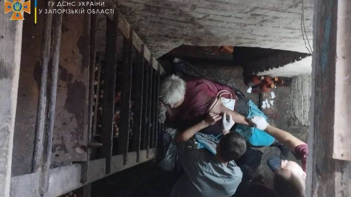 Запорізькі рятувальники надали допомогу 71-річній жінці