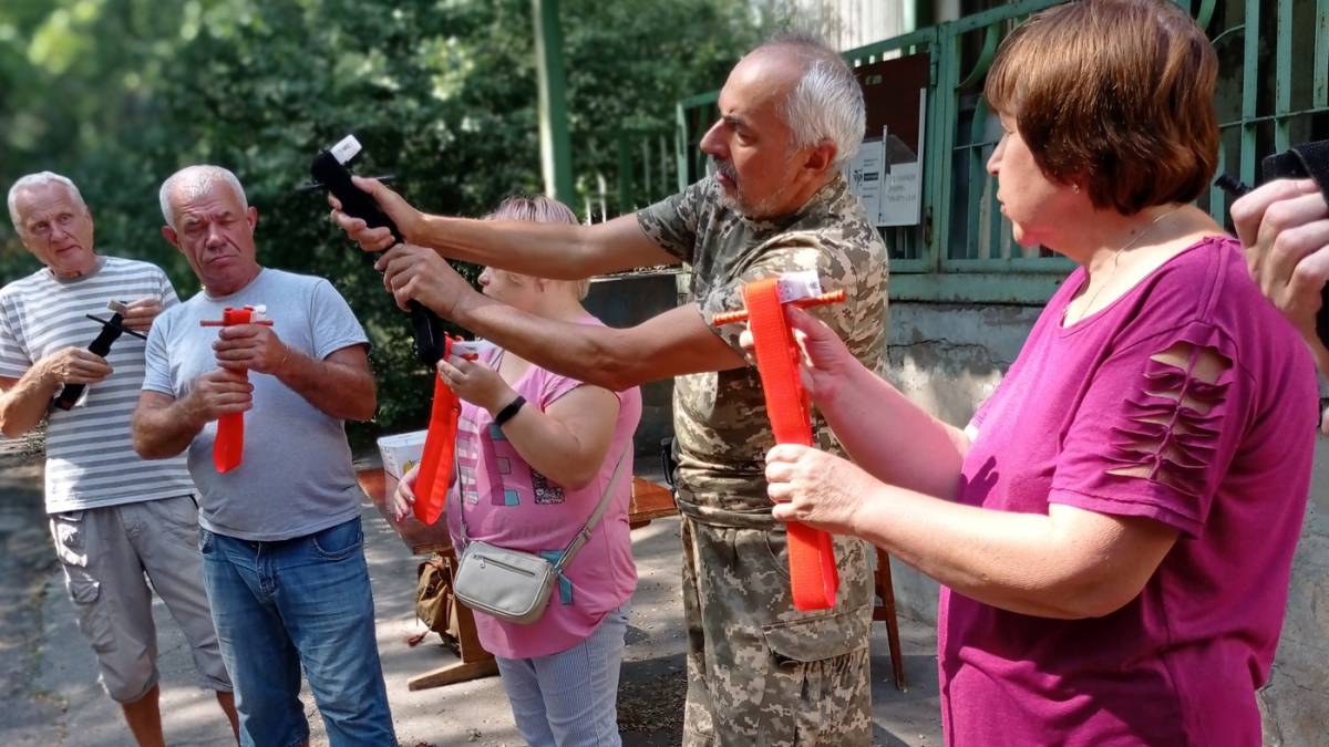 Попри перелякані очі, турнікети ставити вміємо. Навмання