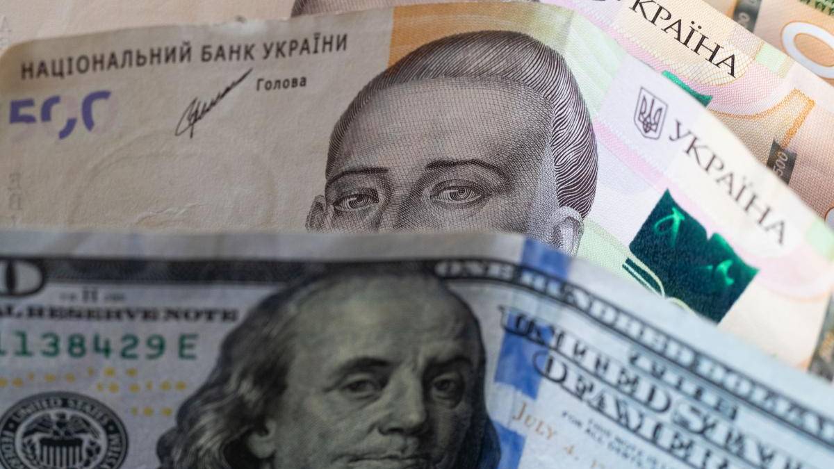 Оприлюднено свіжий курс валют: скільки сьогодні коштує долар та євро