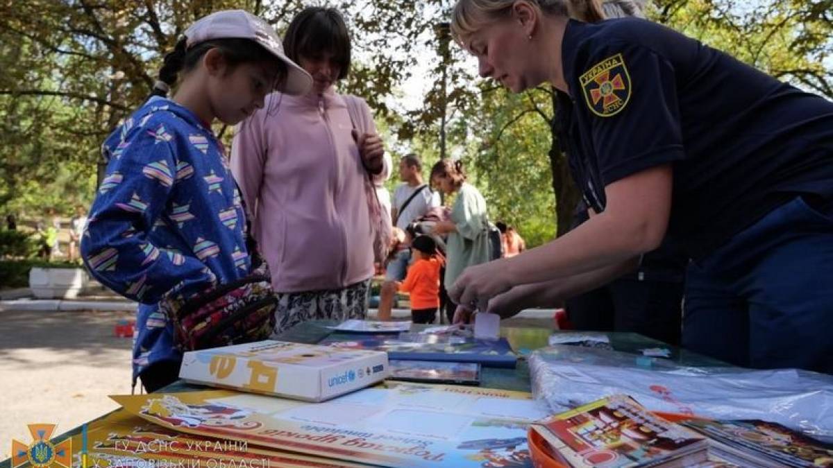 У Запоріжжі провели для дітей-переселенців інтерактивне свято «Світ безпеки»